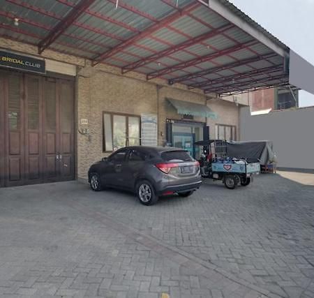 Super Oyo Capital O 3198 Sukomanunggal Inn Surabaya Kültér fotó
