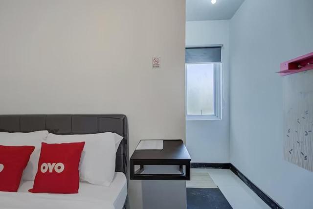 Super Oyo Capital O 3198 Sukomanunggal Inn Surabaya Kültér fotó