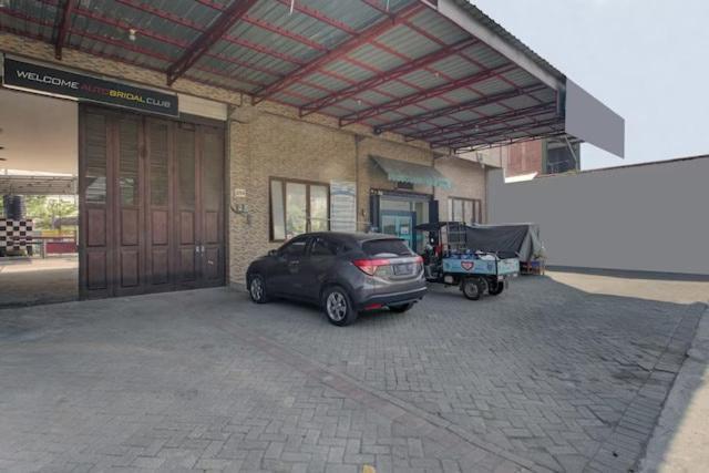 Super Oyo Capital O 3198 Sukomanunggal Inn Surabaya Kültér fotó